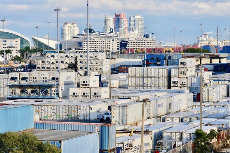 Americans’ confidence in the U.S. economy falls sharply in January to lowest level since 2014